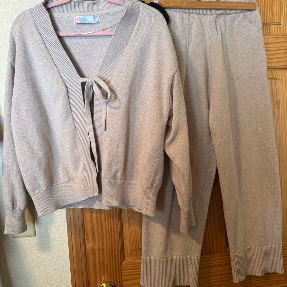 WE THE FREE Beige Knit Cardigan and Pants Set. NWOT! Size SM. Fits like M.